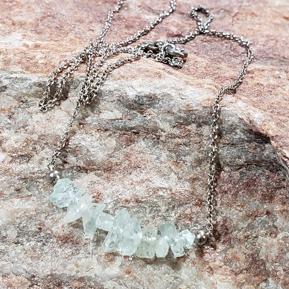 Aquamarine chips bar Necklace. - Picture 8 of 8